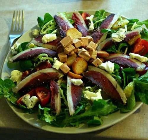 production interne - salade au magret de canard avec bleu et noix
