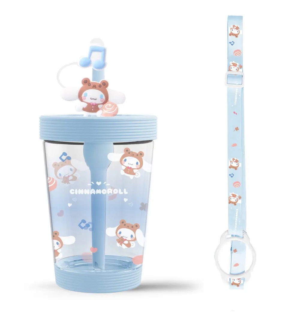 Miniso - Sanrio - gobelet en plastique avec dragonne 535 ml (cinnamoroll)